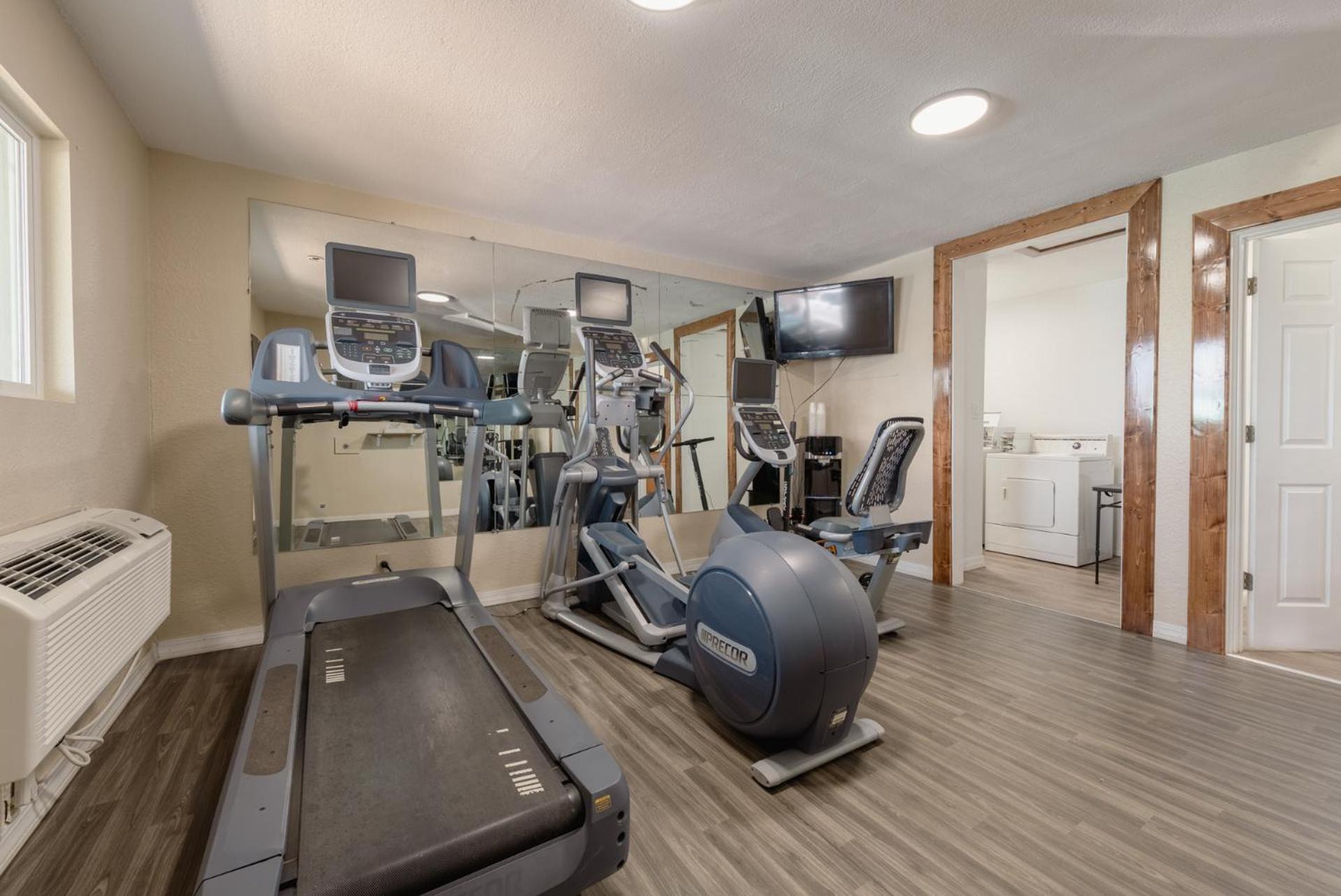Suburban Studios Near Mesa Verde Кортес Экстерьер фото
